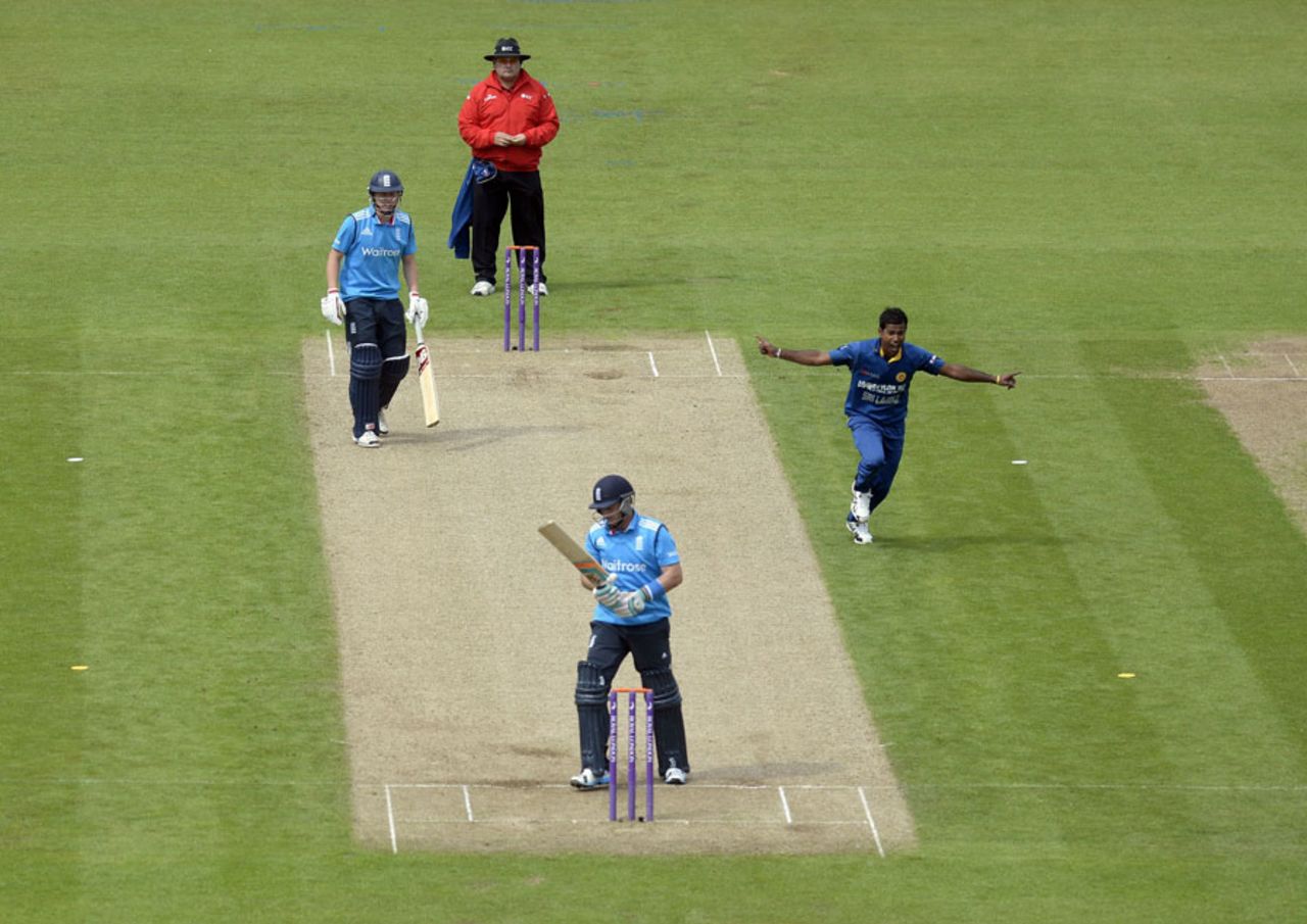 Nuwan Kulasekara had Ian Bell caught behind, England v Sri Lanka, 2nd ODI, Chester-le-Street, May 25, 2014