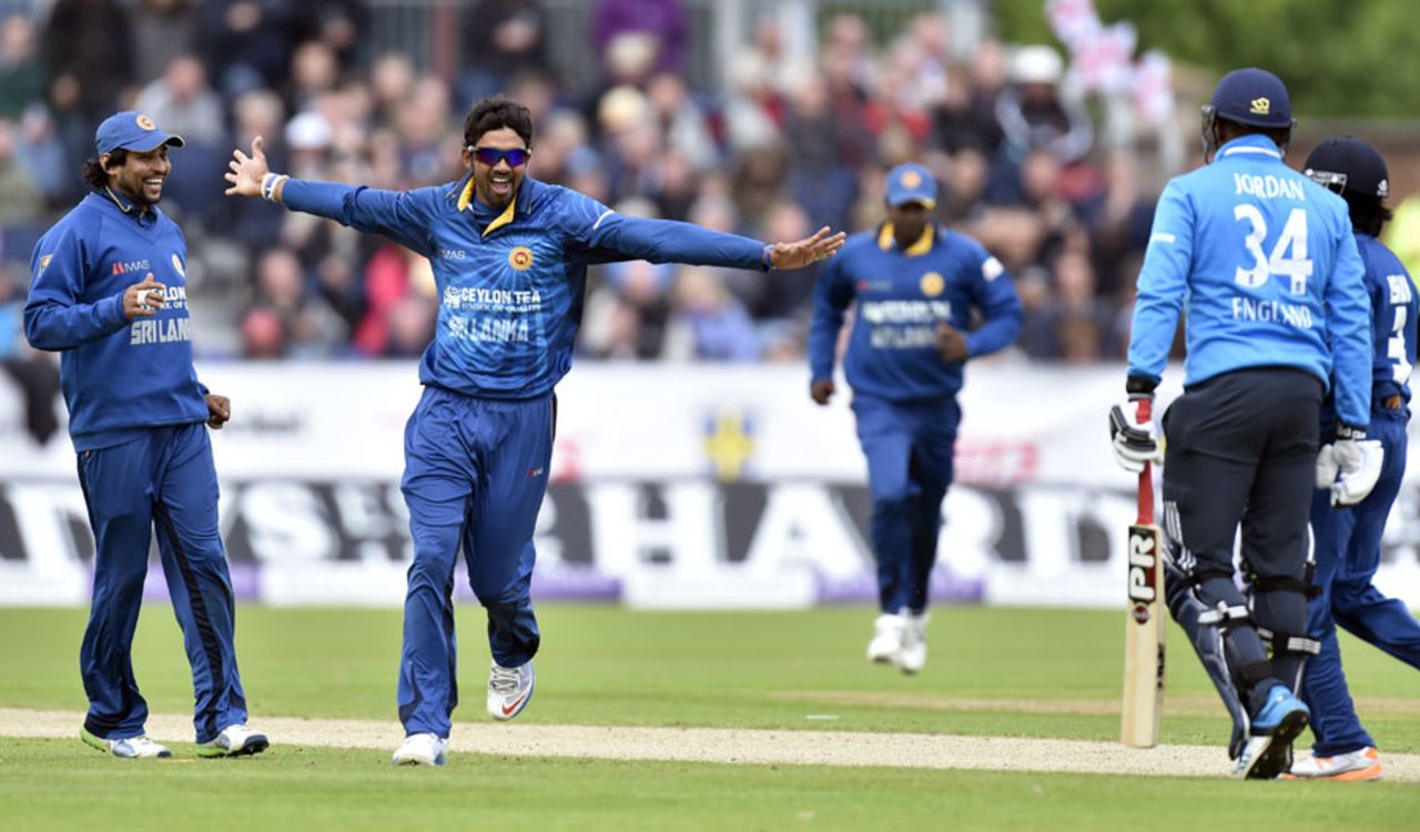 Sachithra Senanayake removed Chris Jordan lbw, England v Sri Lanka, 2nd ODI, Chester-le-Street, May 25, 2014