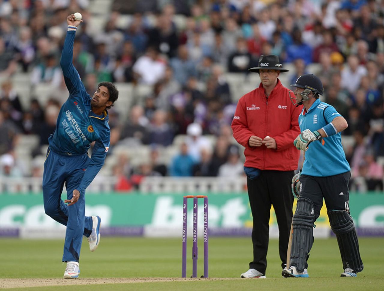 Sachithra Senanayake in action, England v Sri Lanka, 5th ODI, Edgbaston, June 3, 2014