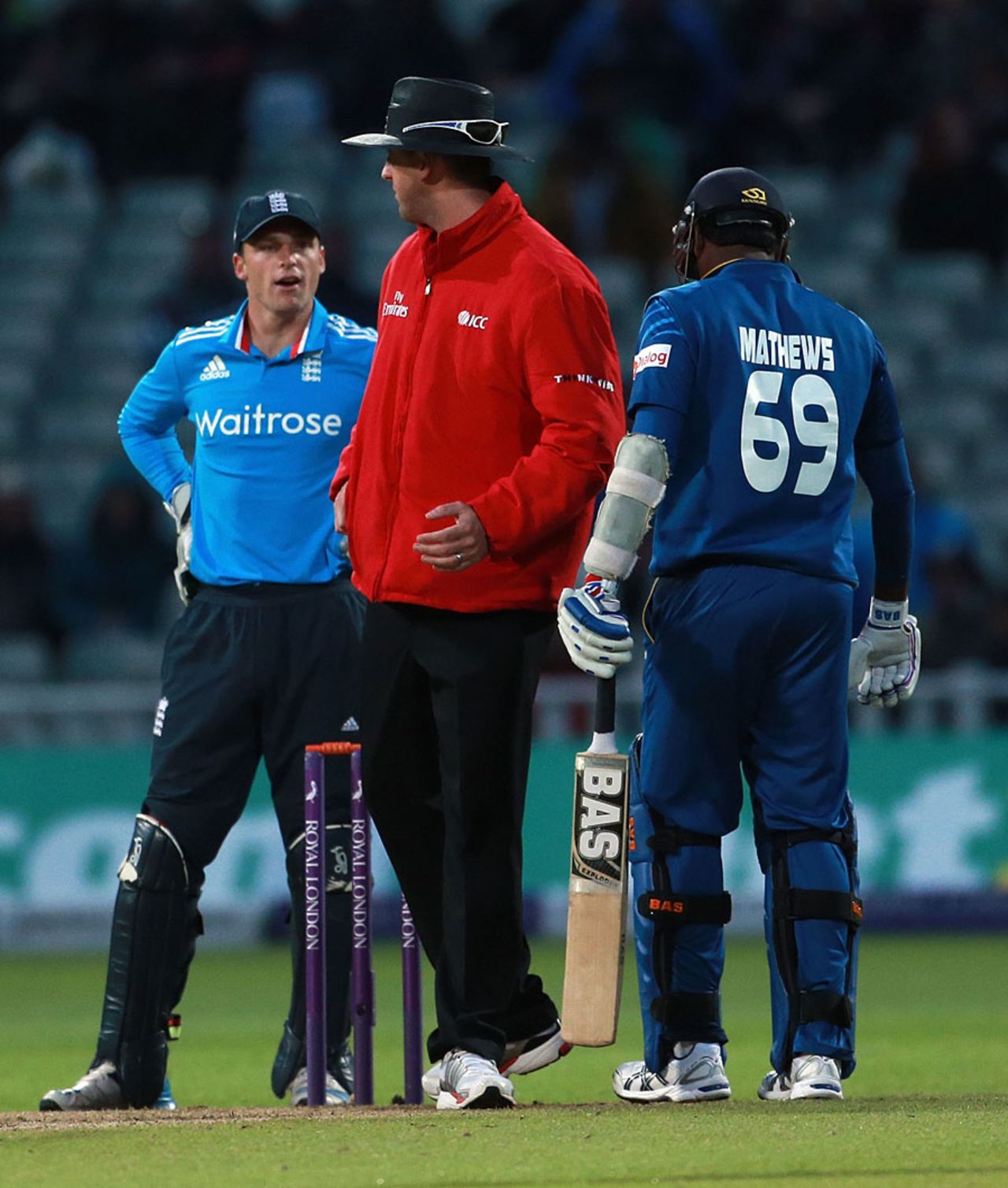 The umpire keeps an eye on the chat between Jos Buttler and Angelo Mathews, England v Sri Lanka, 5th ODI, Edgbaston, June 3, 2014