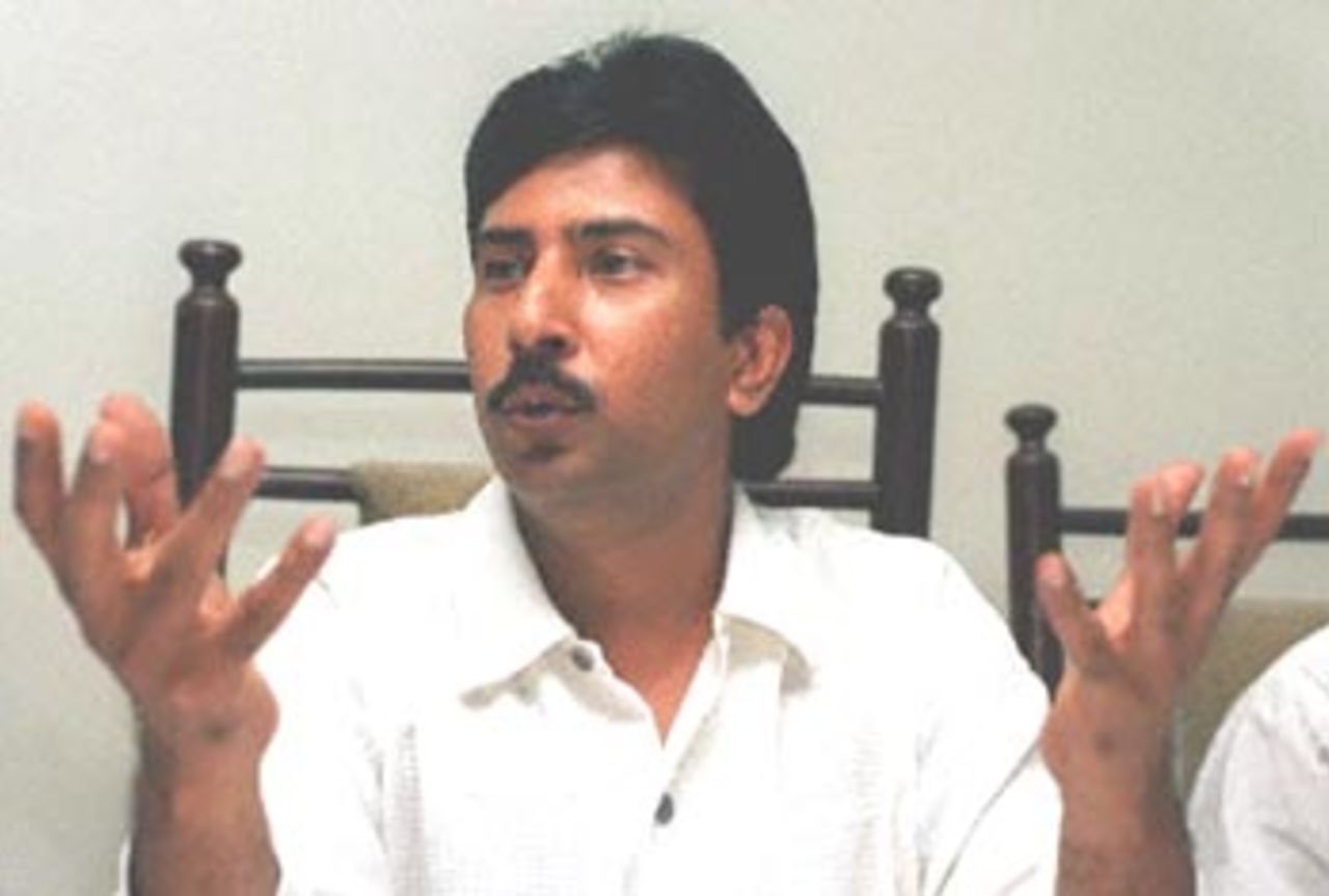 Pakistan's disgraced former cricket captain Saleem Malik addresses a press conference in Lahore 26 May 2000, after a life ban was imposed on him by the country's cricket commission. Malik said he would appeal to the country's military ruler, General Pervez Musharraf, against the life ban imposed on him before challenging a match-fixing commission's verdict in the court.