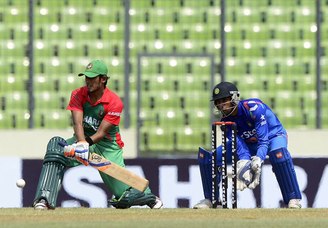 Anamul Haque reverse-sweeps on his way to 44, Bangladesh v India, 1st ODI, Mirpur, June 15, 2014