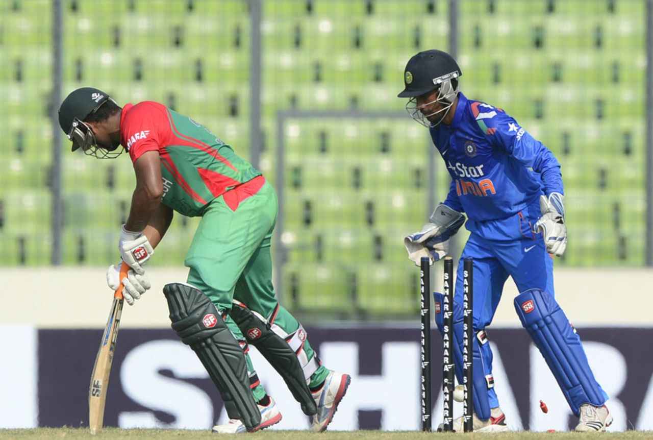 Mahmudullah is bowled, Bangladesh v India, 1st ODI, Mirpur, June 15, 2014