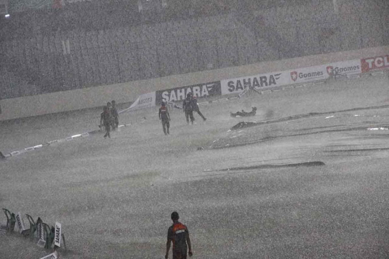 Heavy rain in Mirpur interrupted play, Bangladesh v India, 1st ODI, Mirpur, June 15, 2014