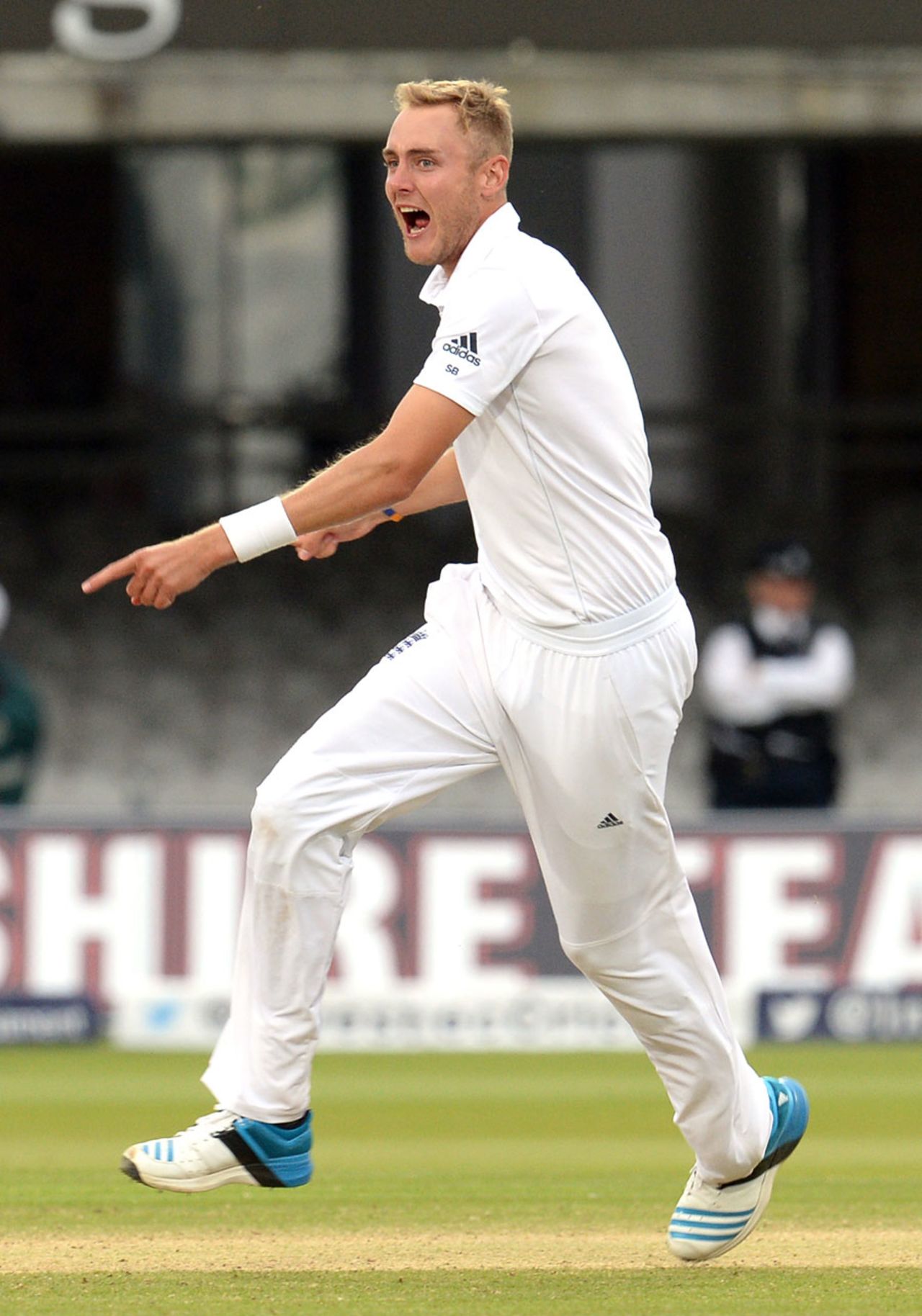 Stuart Broad struck with the first ball of the final over, England v Sri Lanka, 1st Investec Test, Lord's, 5th day, June 16, 2014