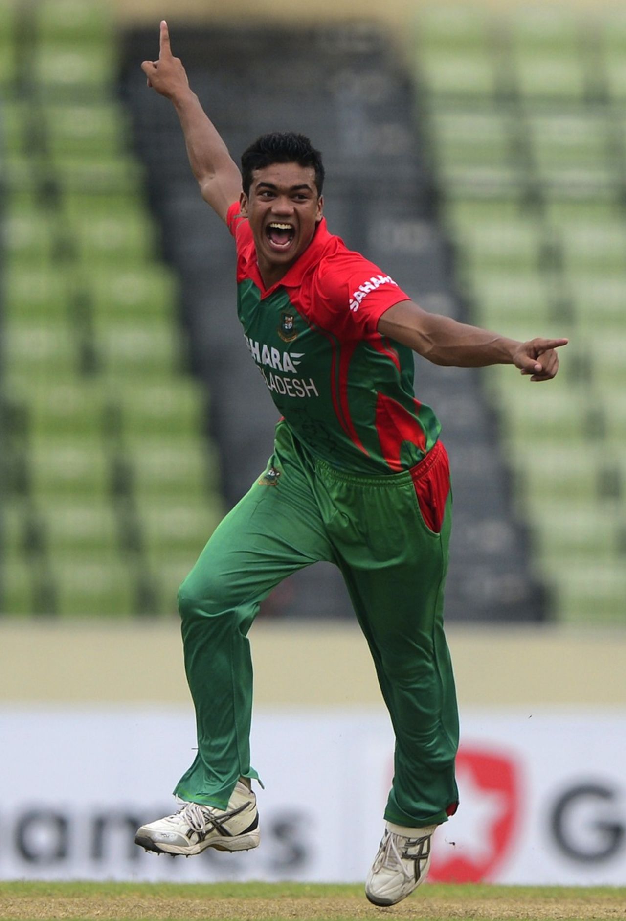 Taskin Ahmed celebrates a wicket, Bangladesh v India, 2nd ODI, Mirpur, June 17, 2014