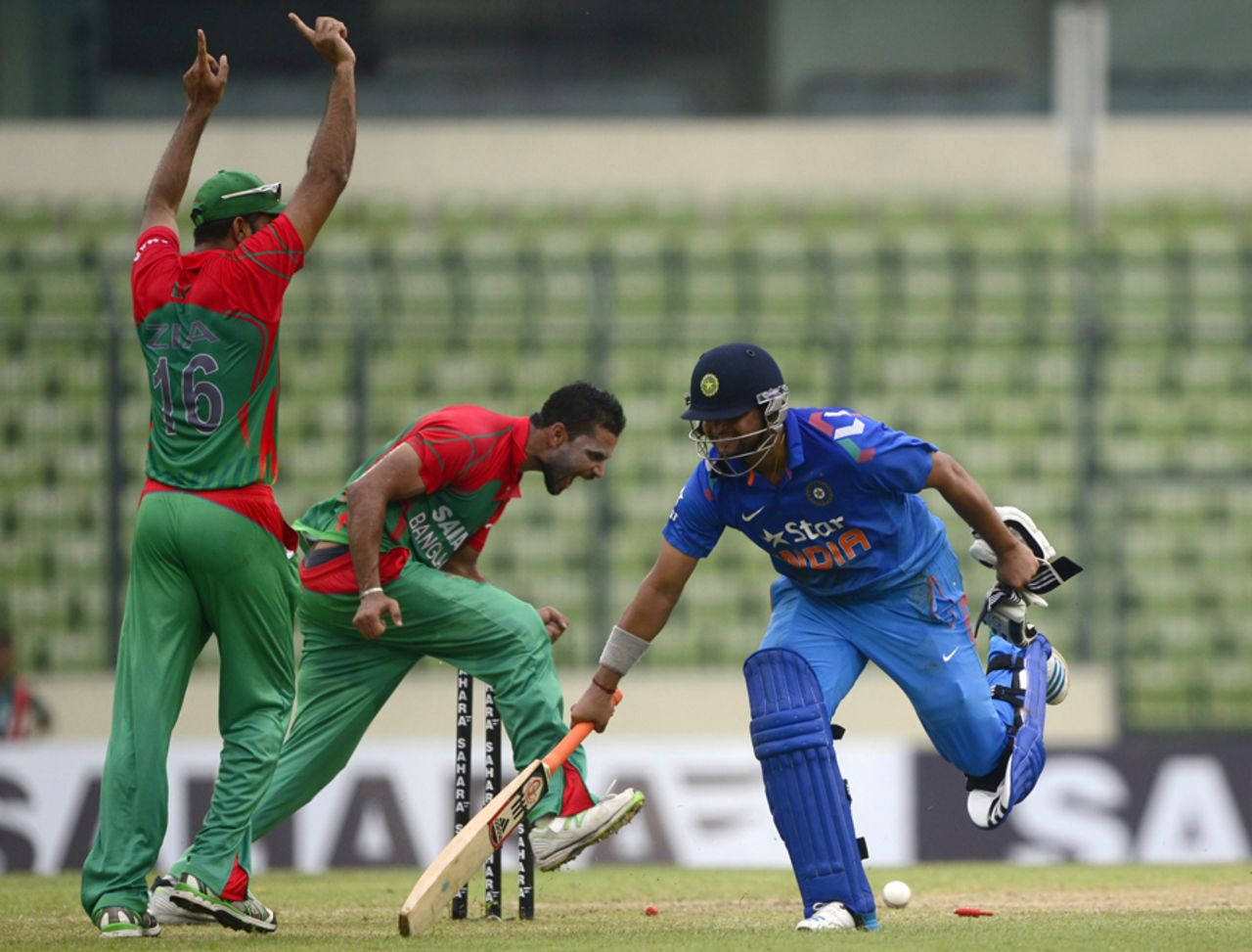 Suresh Raina is run out, Bangladesh v India, 2nd ODI, Mirpur, June 17, 2014