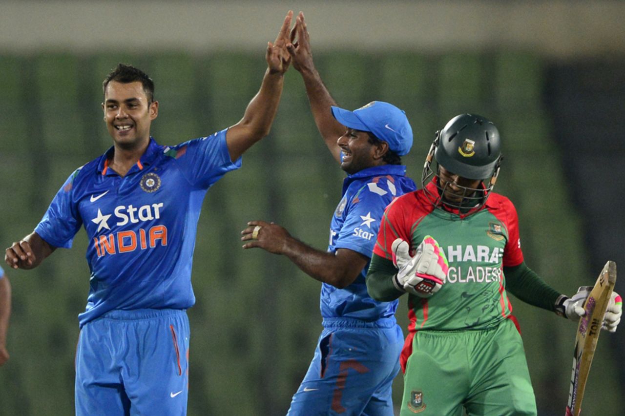 Stuart Binny had Mushfiqur Rahim caught behind, Bangladesh v India, 2nd ODI, Mirpur, June 17, 2014