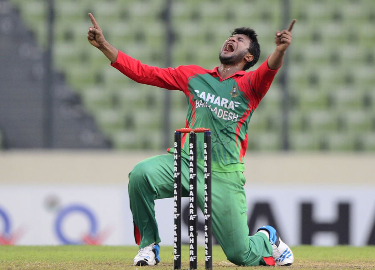 Shakib Al Hasan appeals for a wicket, Bangladesh v India, 3rd ODI, Mirpur, June 19, 2014