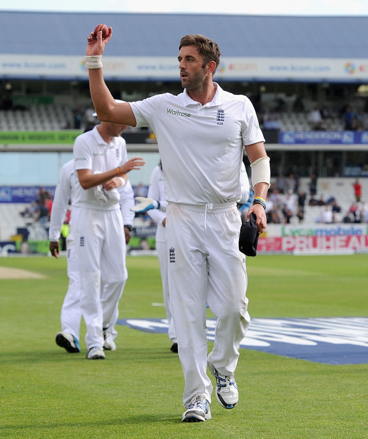 Liam Plunkett takes the applause for his maiden five-wicket haul, England v Sri Lanka, 2nd Investec Test, Headingley, 1st day, June 20, 2014