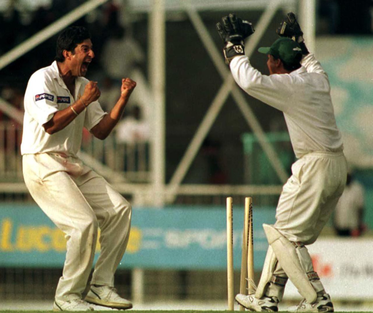 Wasim Akram celebrates the wicket of Wavell Hinds off the last ball on the fourth day of their third and deciding Cable & Wireless Test, pitting West Indies against the Pakistan at Antigua. Pakistan in West Indies 1999/00, 3rd Test, West Indies v Pakistan, Antigua Recreation Ground, St John's, Antigua, (25-29 May 2000) Day 4.