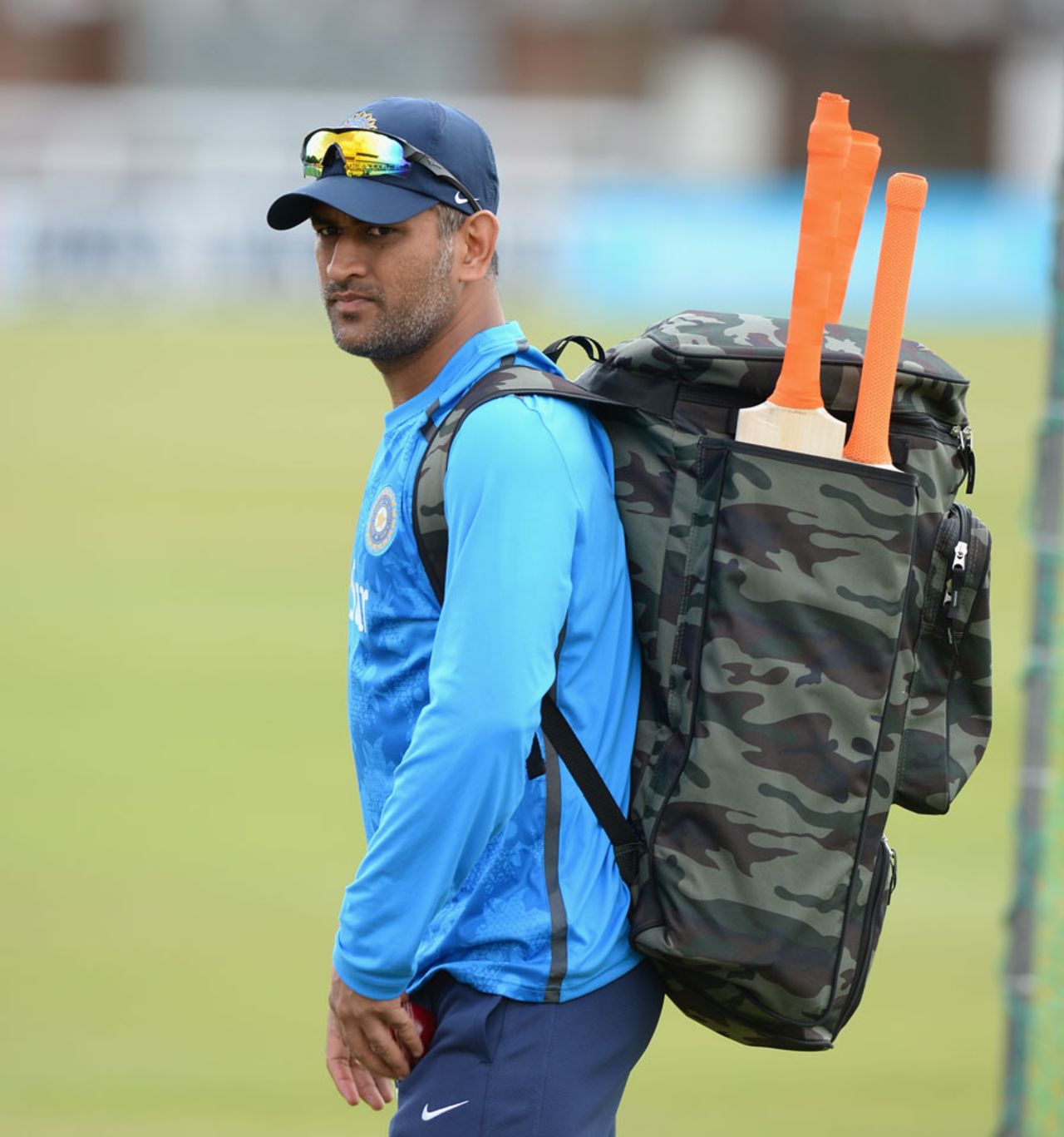 MS Dhoni arrives for practice, Leicester, June 25, 2014