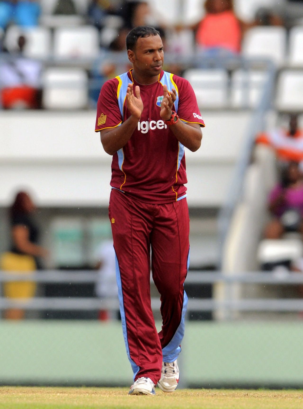 Samuel Badree bowled a tight spell early on, West Indies v New Zealand, 1st T20I, Roseau, July 5, 2014