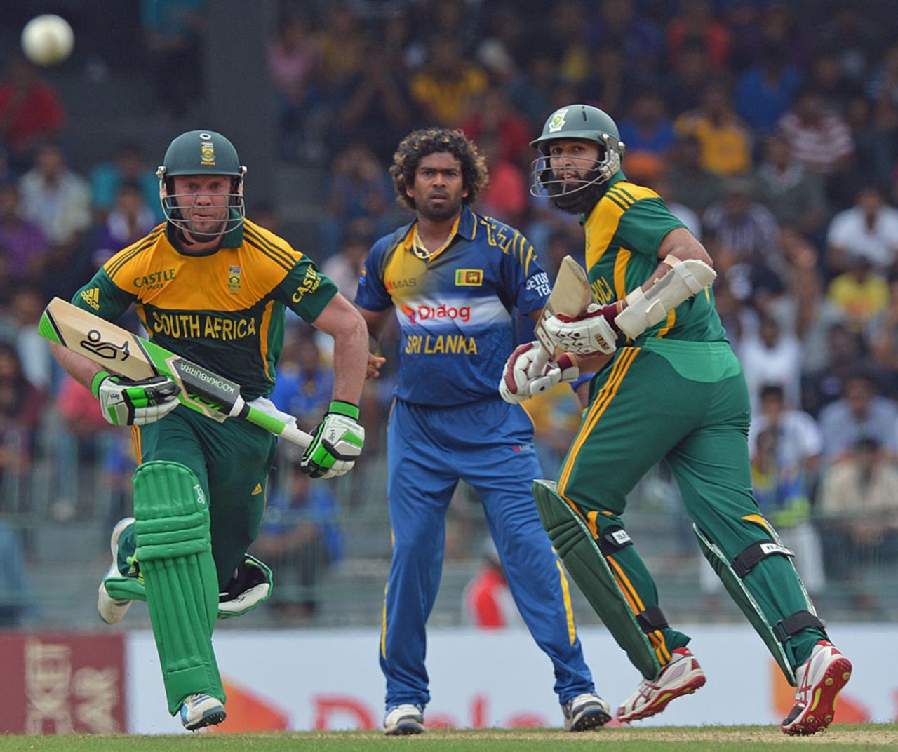 AB de Villiers and Hashim Amla added 151 runs for the third wicket, Sri Lanka v South Africa, 1st ODI, Colombo, July 6, 2014
