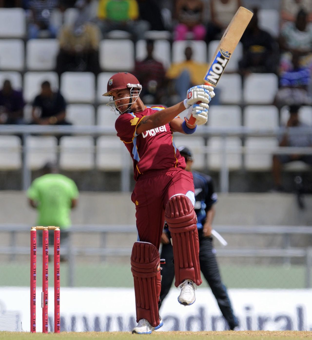 Lendl Simmons hit three fours and two sixes, West Indies v New Zealand, 2nd T20I, Dominica, July 6, 2014