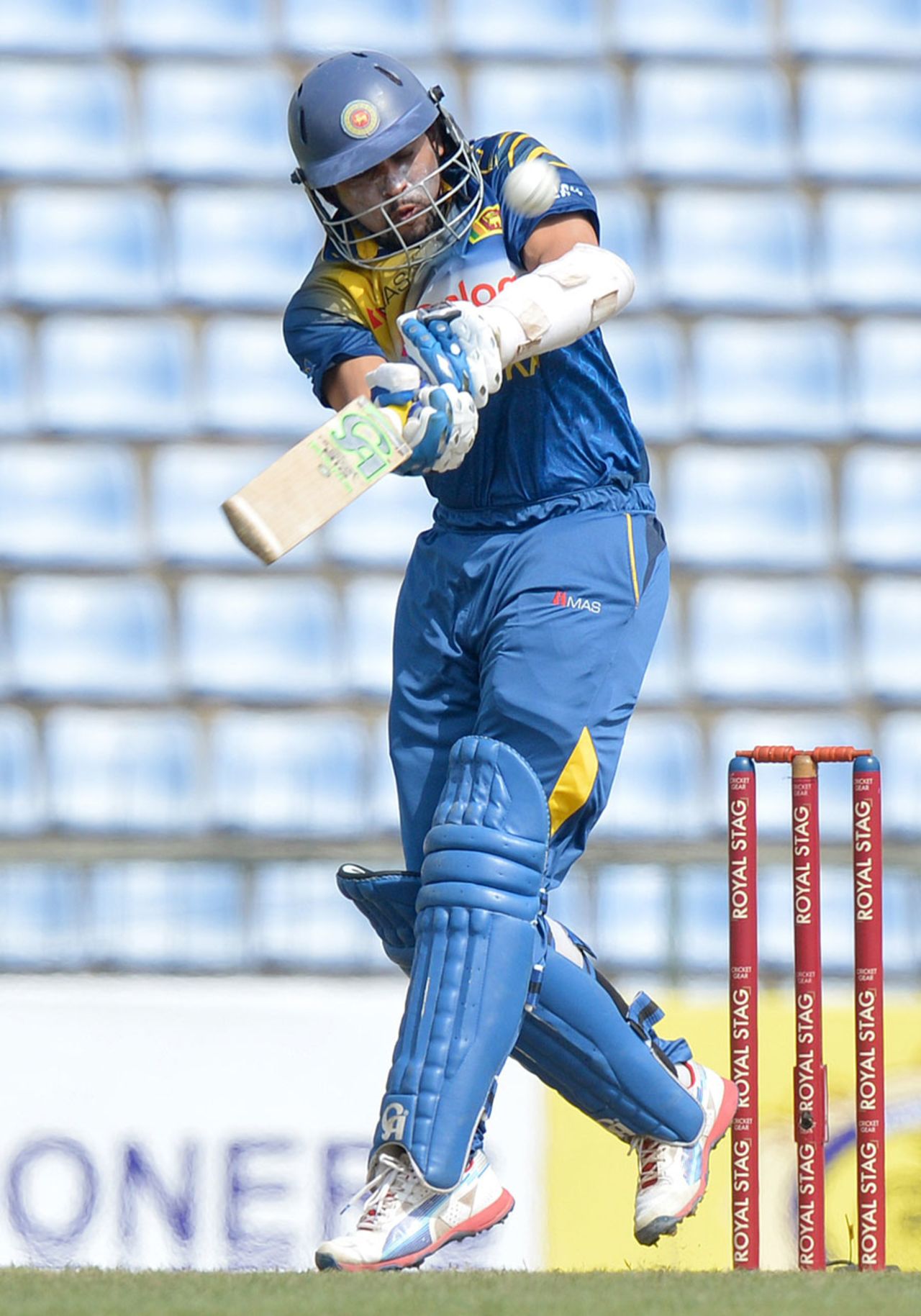 Tillakaratne Dilshan sets up for a pull, Sri Lanka v South Africa, 2nd ODI, Pallekele, July 9, 2014
