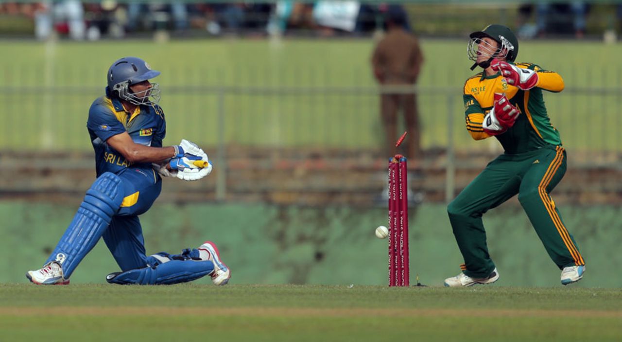 Tillakaratne Dilshan was bowled for 86, Sri Lanka v South Africa, 2nd ODI, Pallekele, July 9, 2014
