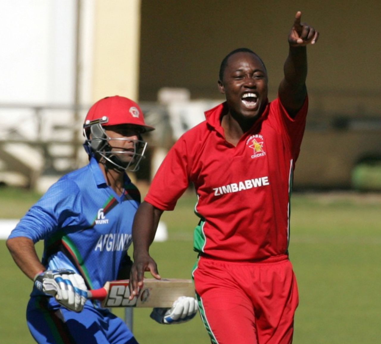 Tendai Chatara breaks into a loud appeal , Zimbabwe v Afghanistan, 1st ODI, Bulawayo, July 18, 2014