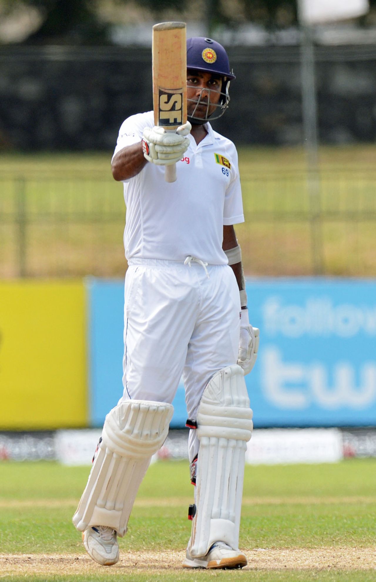 Mahela Jayawardene acknowledges the applause after reaching 150, Sri Lanka v South Africa, 2nd Test, Colombo, 2nd day, July 25, 2014