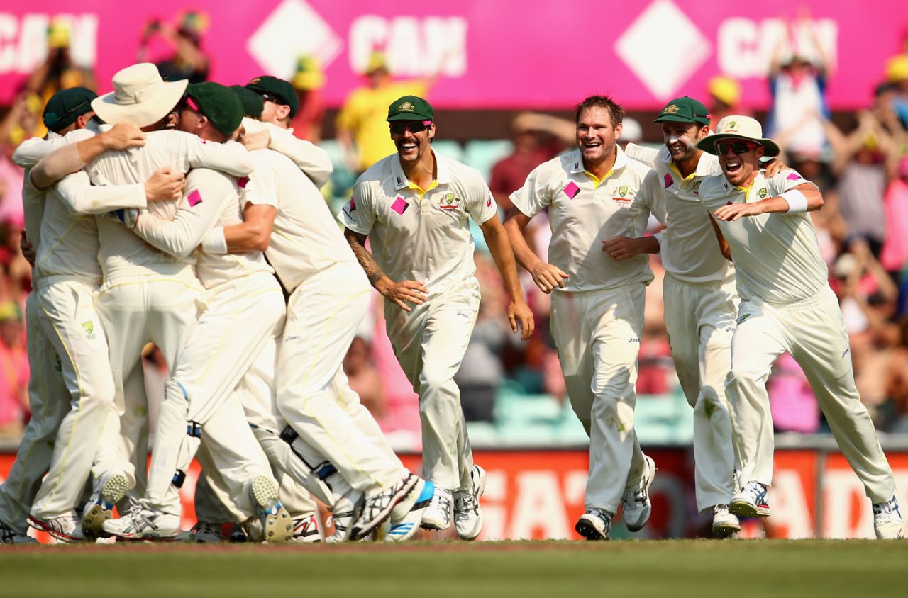 Australia celebrate the Ashes win, Australia v England, 5th Test, Sydney, 3rd day, January 5, 2014