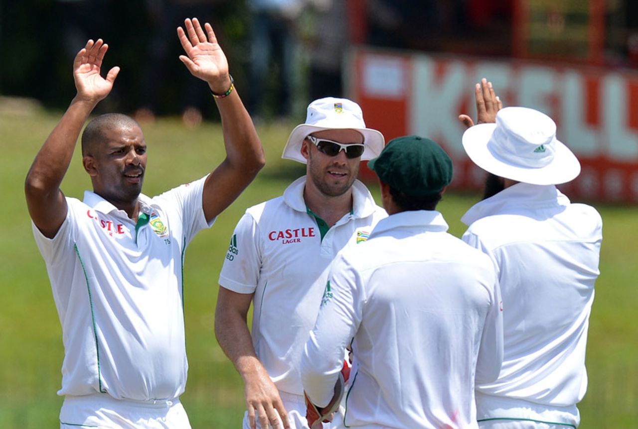 Vernon Philander was rewarded for some consistent bowling, Sri Lanka v South Africa, 2nd Test, Colombo, 2nd day, July 25, 2014