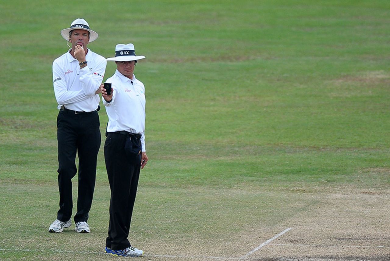 Umpires Nigel Llong and Richard Kettleborough check the light, Sri Lanka v South Africa, 2nd Test, Colombo, 4th day, July 27, 2014