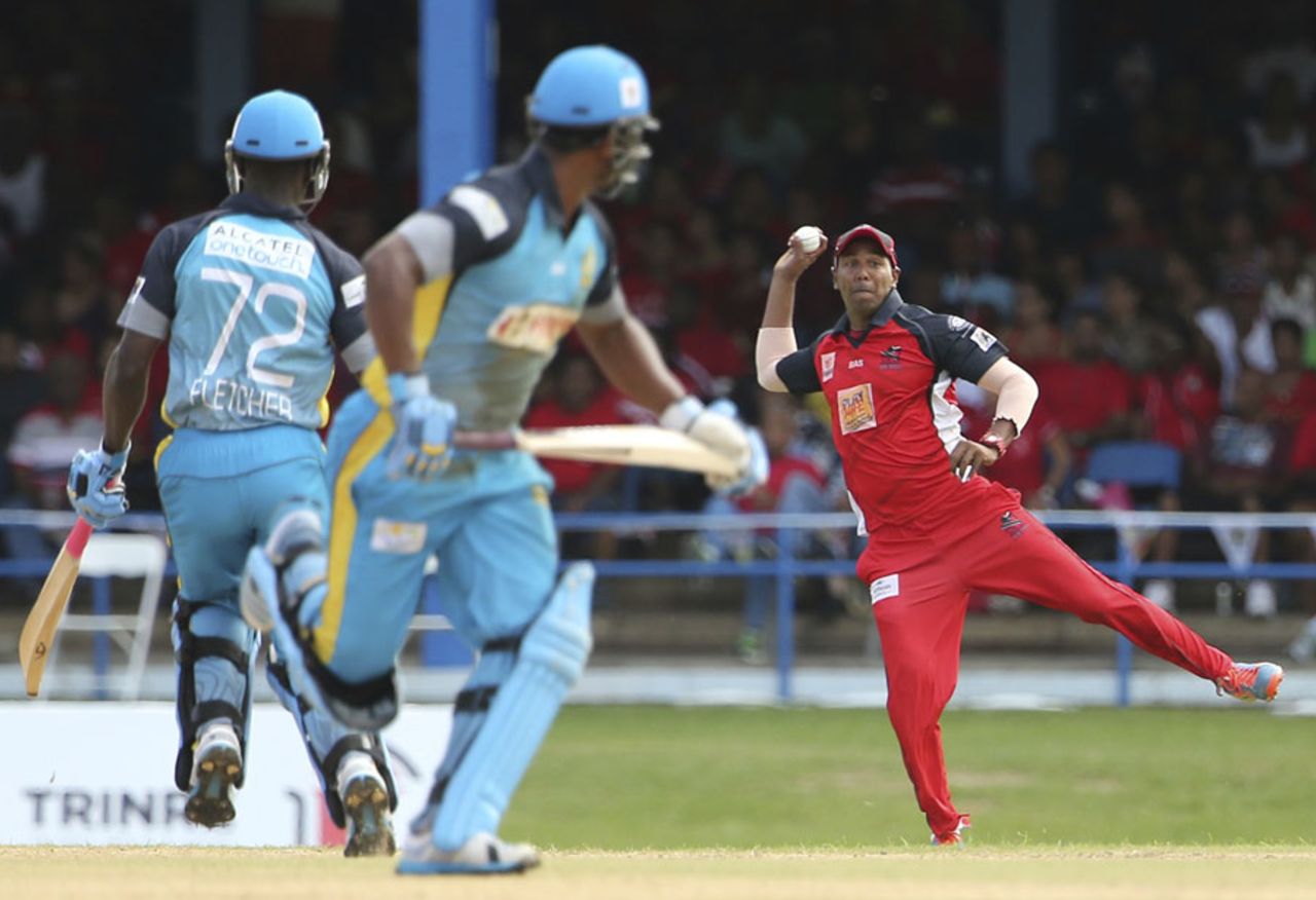 Samuel Badree fields during the game, Trinidad & Tobago Red Steel v St Lucia Zouks, CPL 2014, Port-of-Spain, July 27, 2014