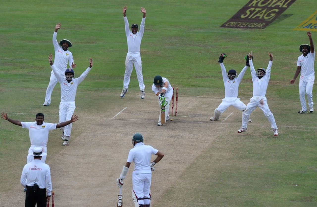 Over 63.2: Faf du Plessis survives a confident shout for lbw after a review, Sri Lanka v South Africa, 2nd Test, Colombo, 5th day, July 28, 2014
