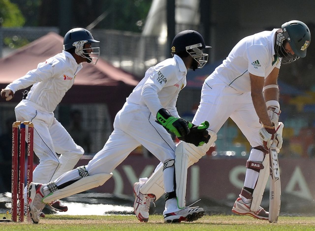 Hashim Alma reacts after being caught at first slip, Sri Lanka v South Africa, 2nd Test, Colombo, 5th day, July 28, 2014