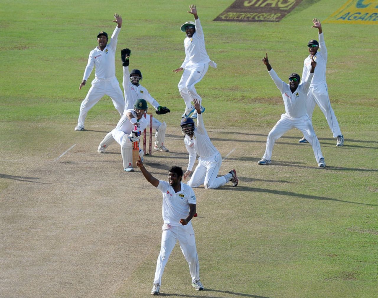 The Sri Lanka players are up in arms for the wicket of JP Duminy, Sri Lanka v South Africa, 2nd Test, Colombo, 5th day, July 28, 2014
