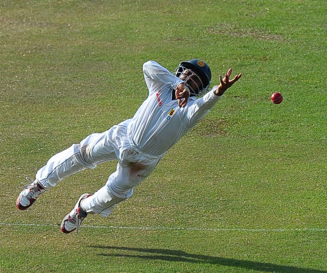 Kaushal Silva goes airborne, Sri Lanka v South Africa, 2nd Test, Colombo, 5th day, July 28, 2014