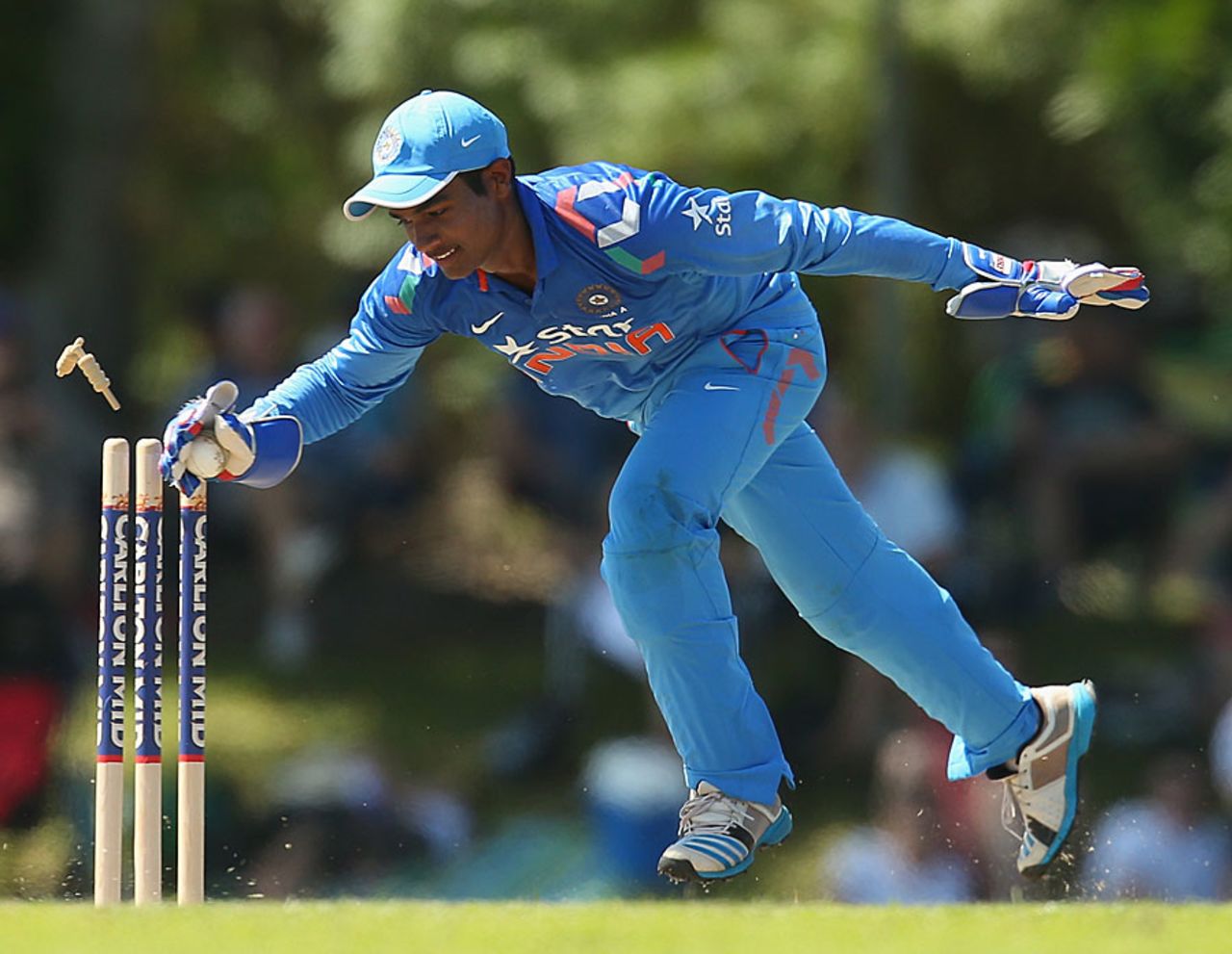 Sanju Samson attempts a run out, Australia A v India A, Quadrangular A-Team One-day series, final, Darwin, August 2, 2014