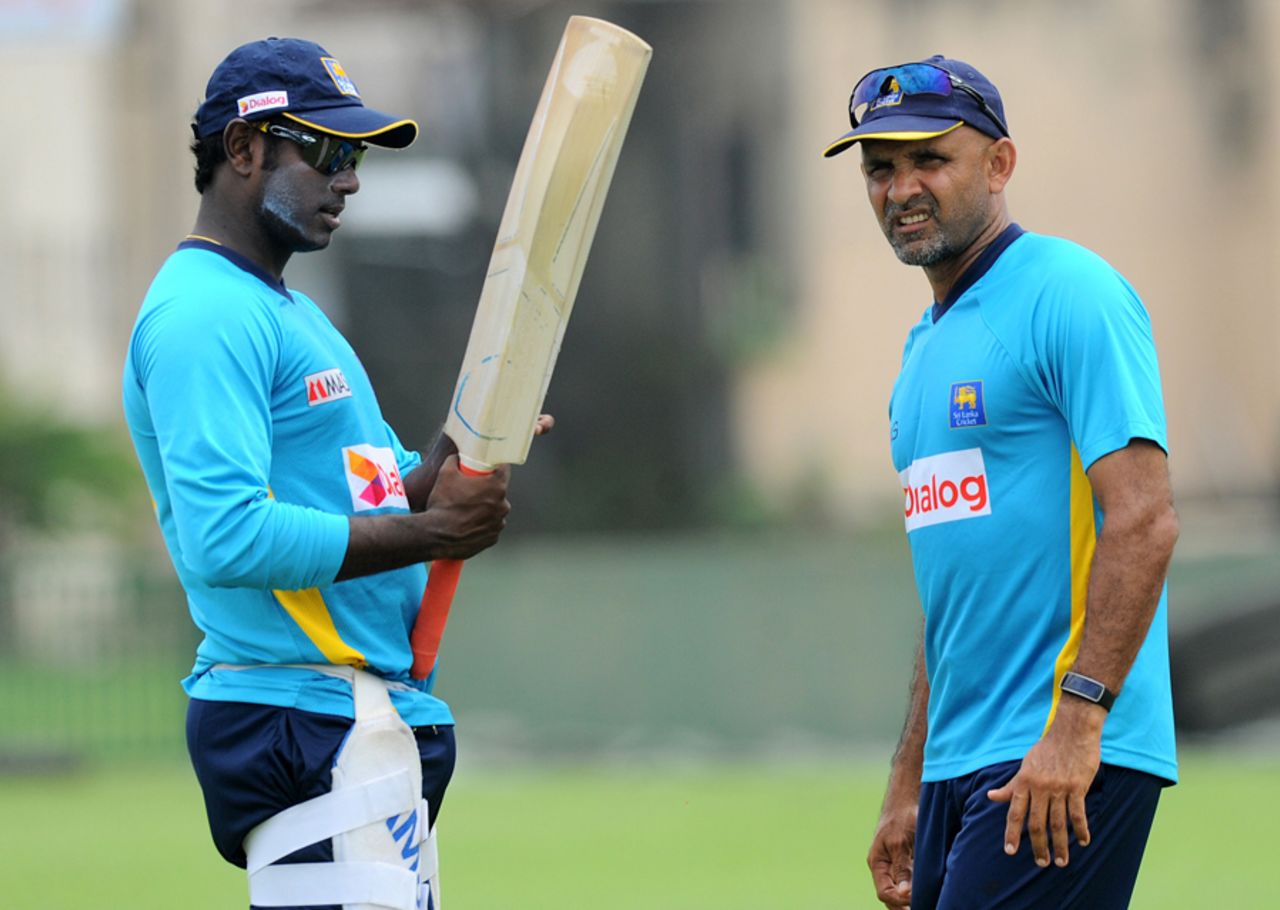 Angelo Mathews and Marvan Atapattu have a chat, Galle, August 5, 2014