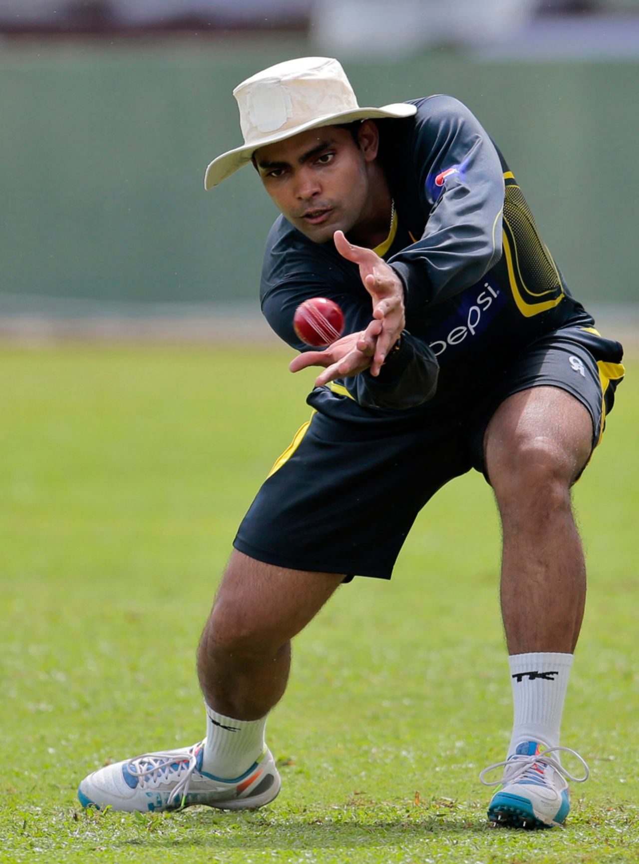 Umar Akmal participates in a fielding drill, Galle, August 5, 2014