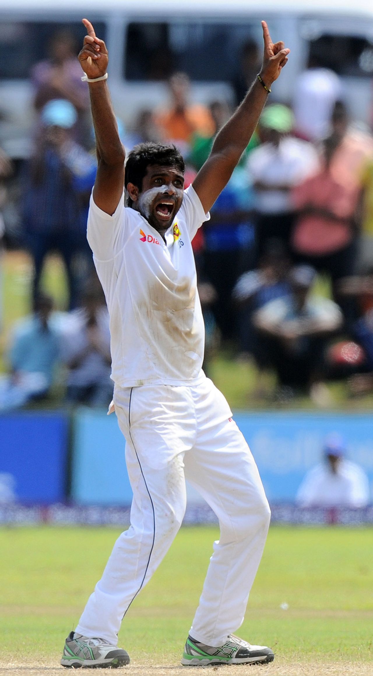 Dilruwan Perera exults after getting Misbah-ul-Haq, Sri Lanka v Pakistan, 1st Test, Galle, 5th day, August 10, 2014