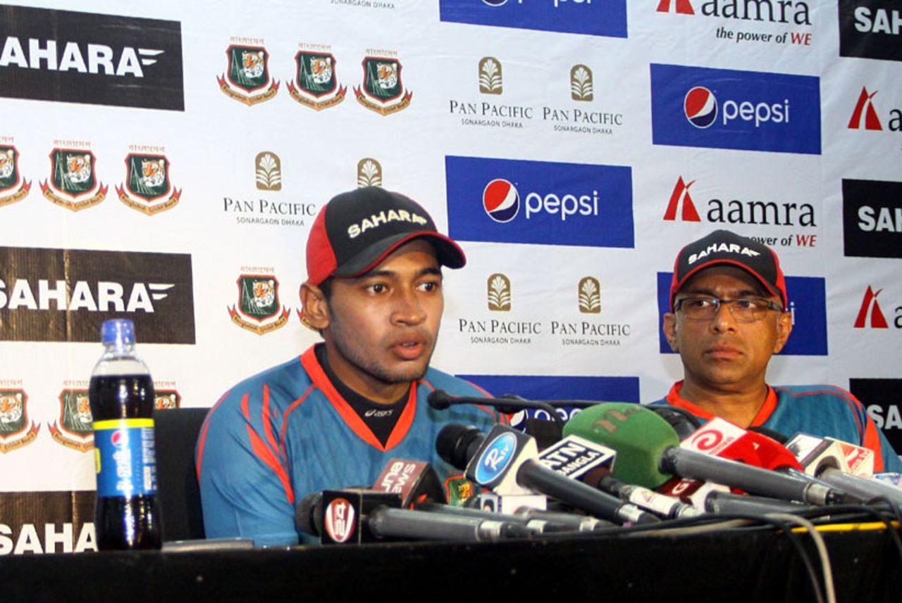 Mushfiqur Rahim and Chandika Hathurusingha address the media before leaving to West Indies, Dhaka, August 10, 2014