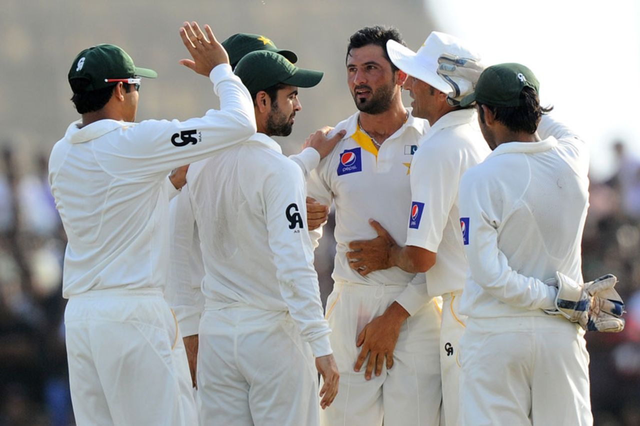 Junaid Khan accounted for the Sri Lanka openers, Sri Lanka v Pakistan, 1st Test, Galle, 5th day, August 10, 2014