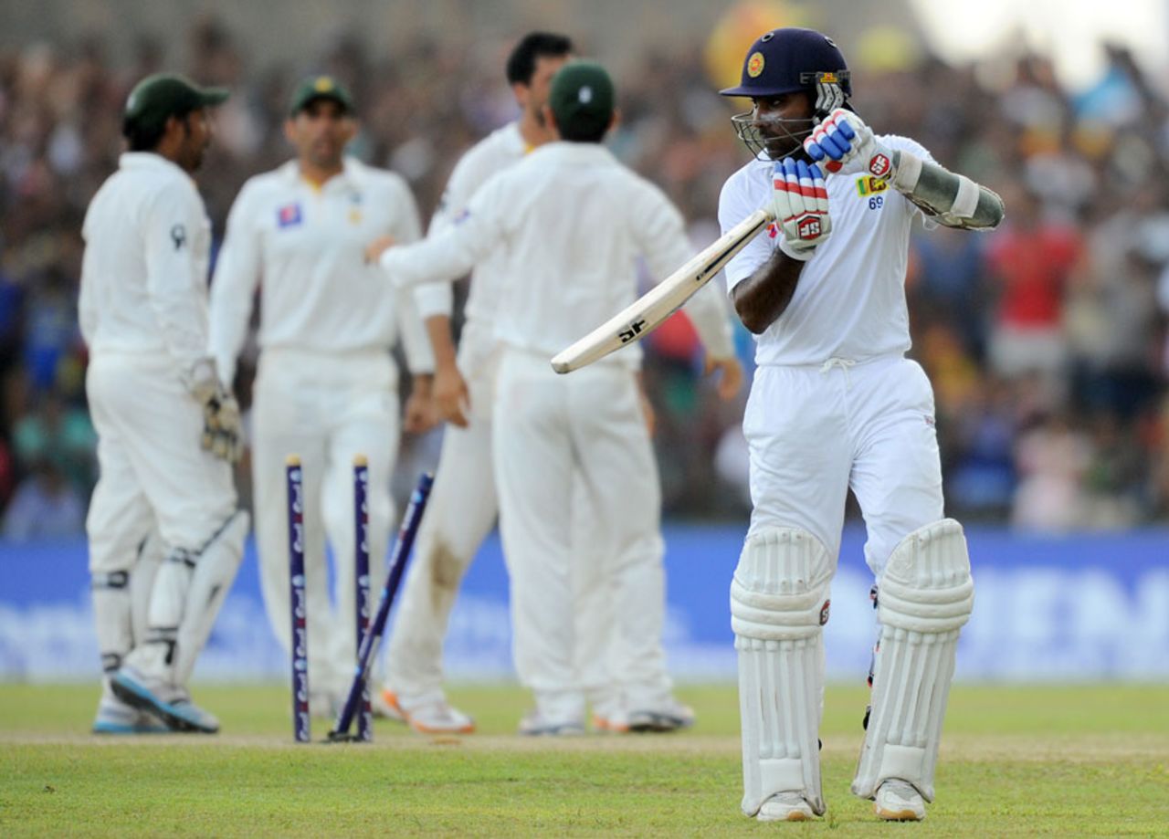Mahela Jayawardene departs after being bowled, Sri Lanka v Pakistan, 1st Test, Galle, 5th day, August 10, 2014