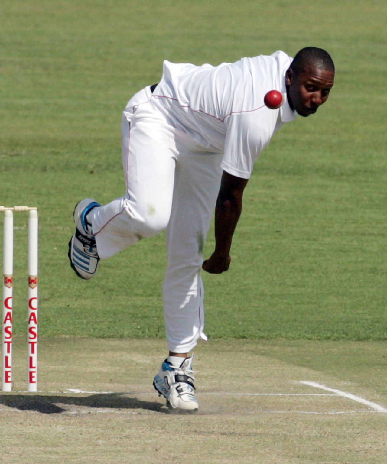 Tinashe Panyangara has a bowl, Zimbabwe v South Africa, only Test, Harare, 3rd day, August 11, 2014
