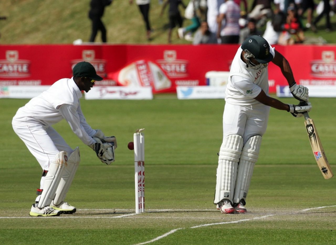 Vernon Philander was bowled in the last over before tea, Zimbabwe v South Africa, only Test, Harare, 3rd day, August 11, 2014
