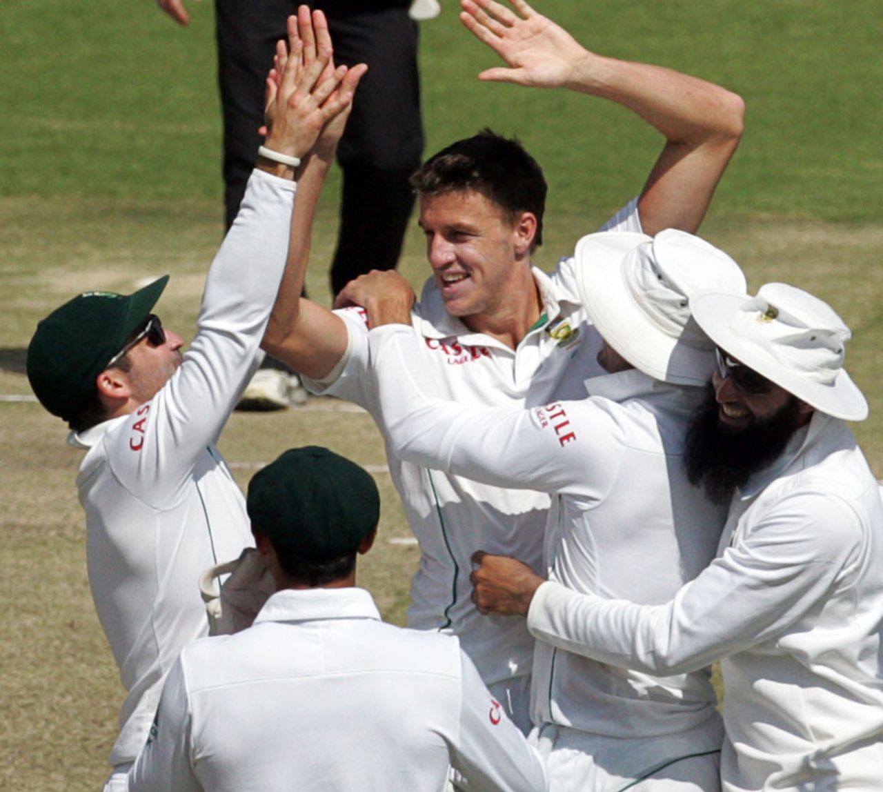 Morne Morkel is congratulated after a wicket, Zimbabwe v South Africa, only Test, Harare, 4th day, August 12, 2014