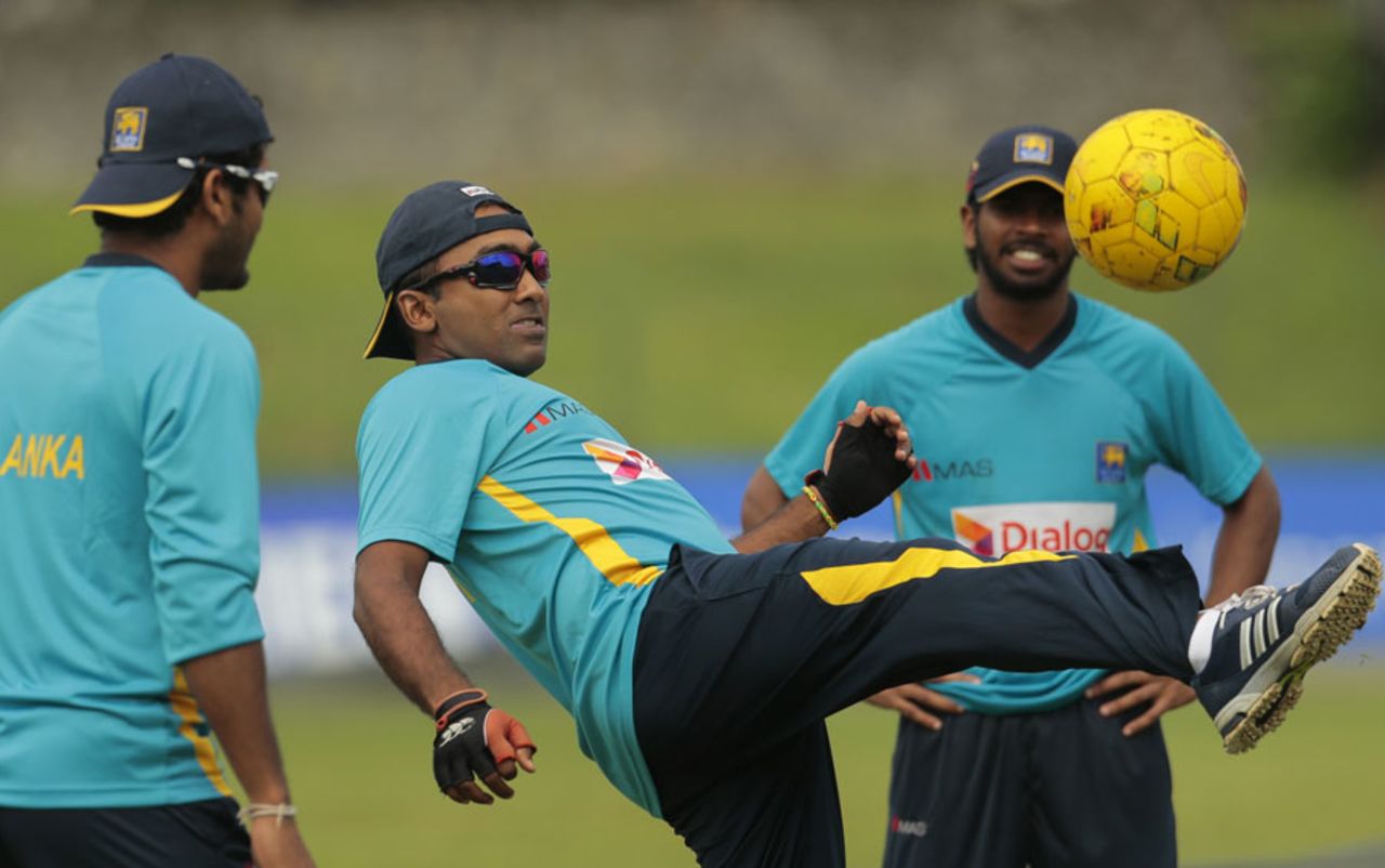 Mahela Jayawardene shows off his football skills, Colombo, August 13, 2014