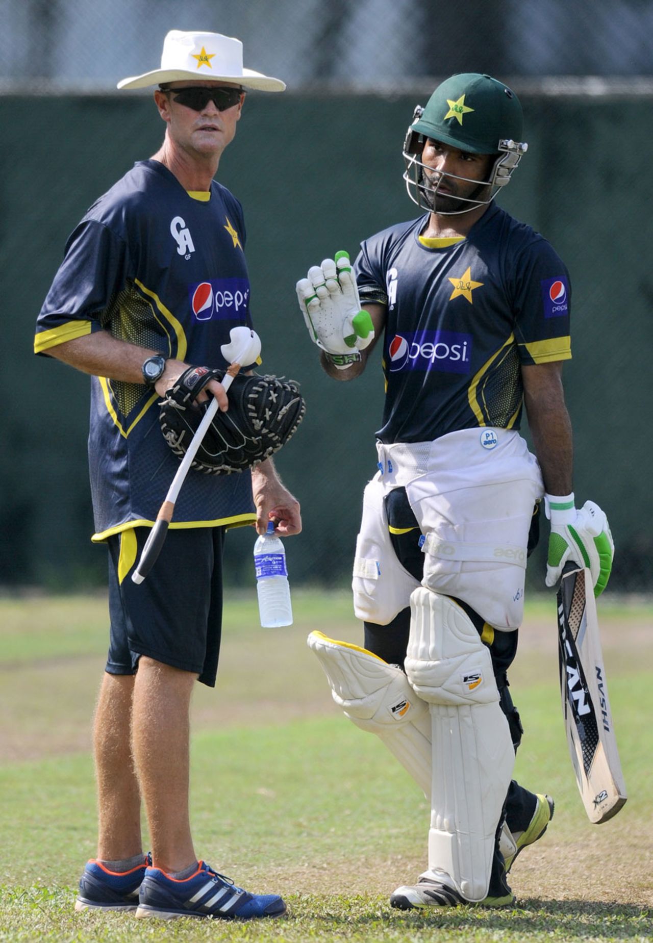 Asad Shafiq has a chat with Grant Flower, Colombo, August 13, 2014