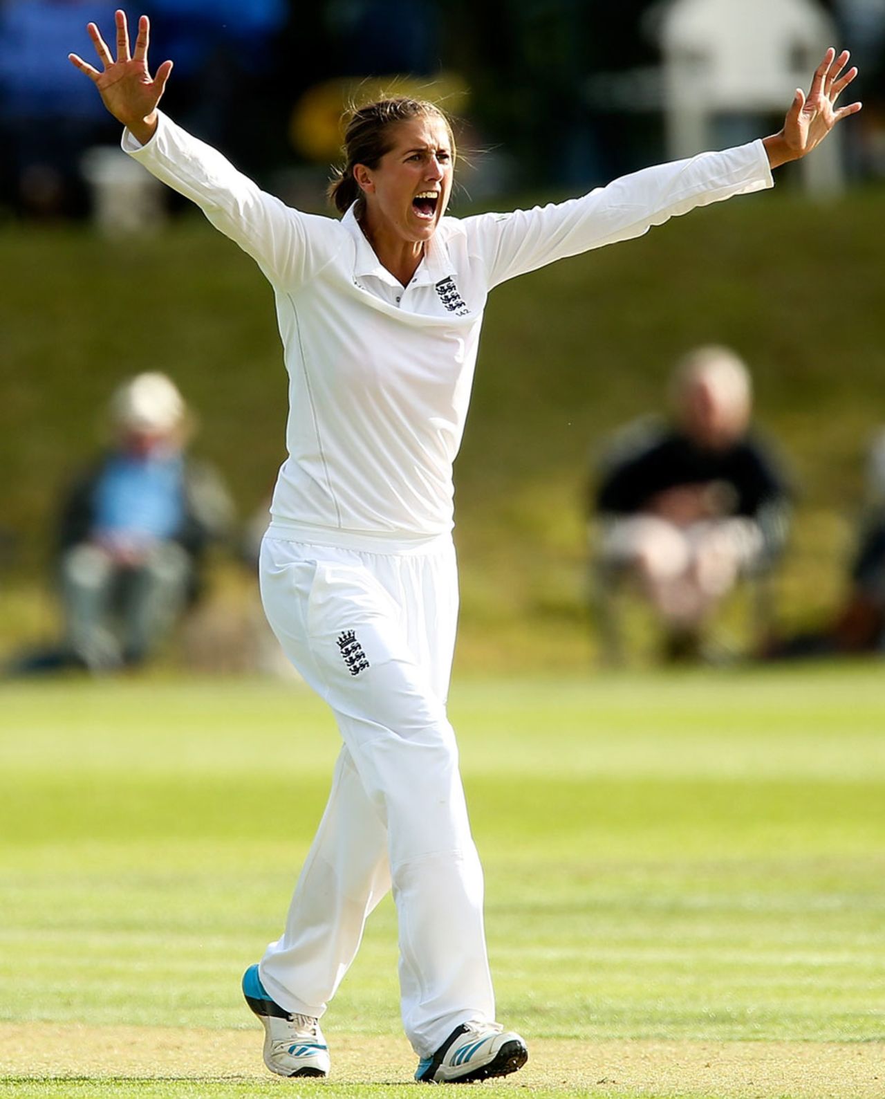 Jenny Gunn appeals for a wicket, England Women v India Women, Only Test, Wormsley, 1st day, August 13, 2014