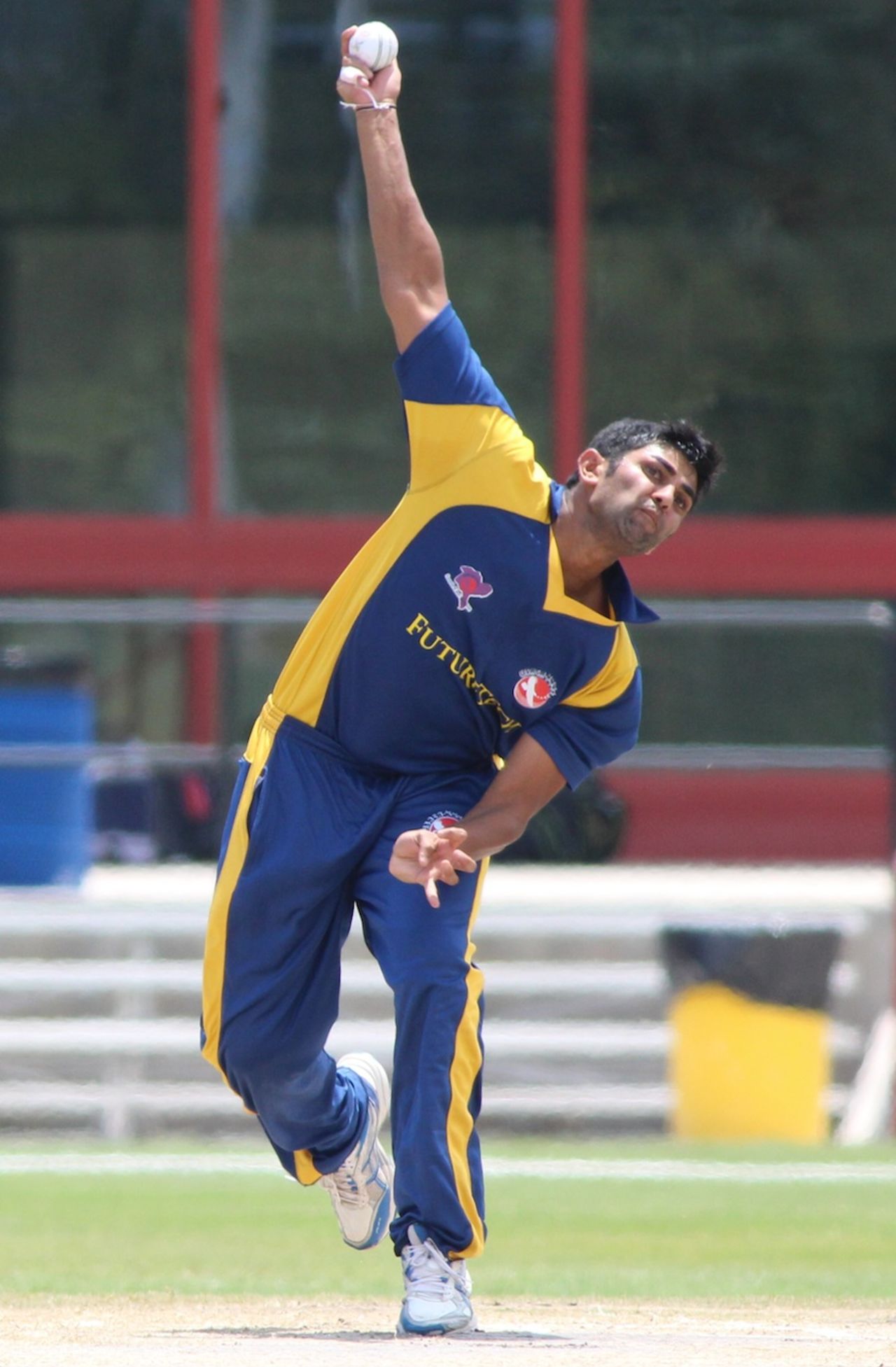 Japen Patel gets ready to bowl, Central East Region v South East Region, USACA T20 National Championship, Lauderhill, August 14, 2014