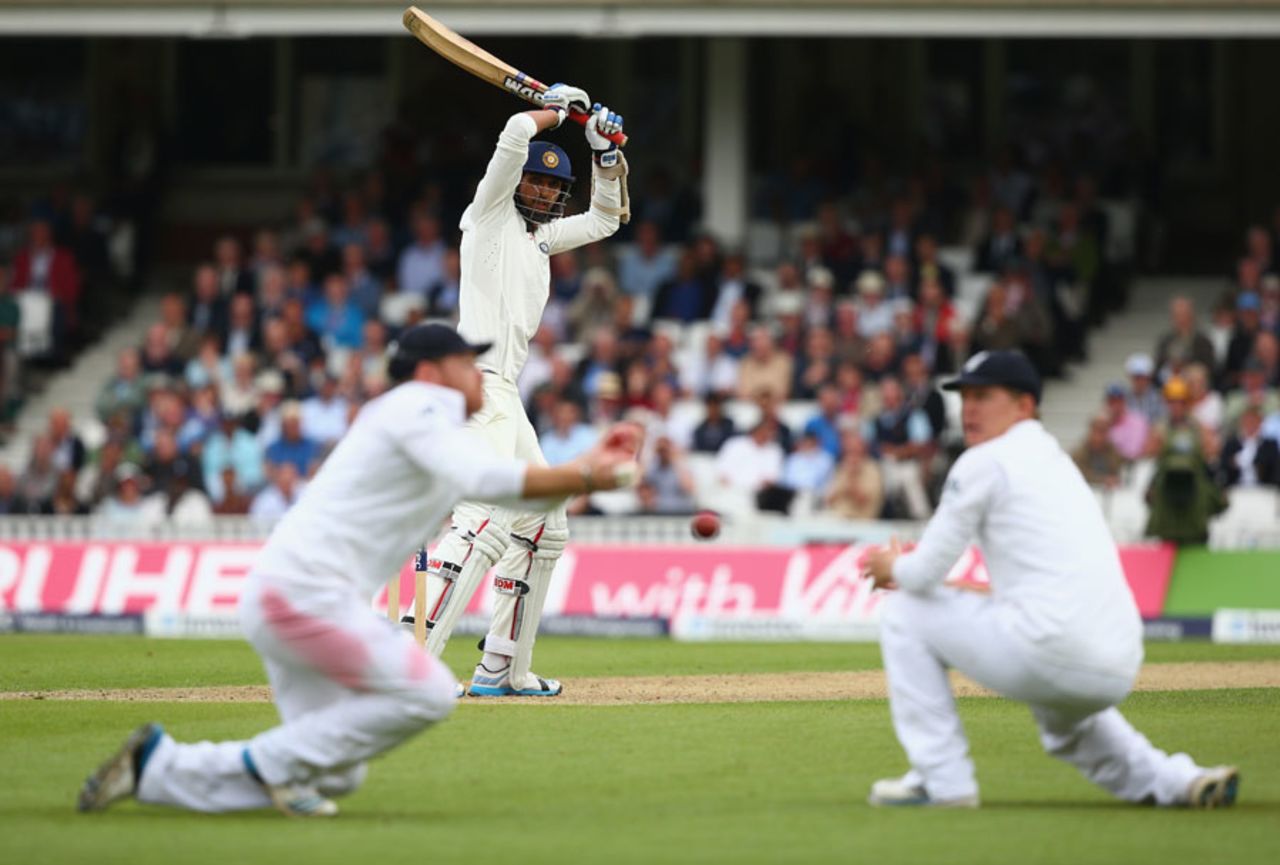 Ishant Sharma was dropped in the slips by Ian Bell, England v India, 5th Investec Test, The Oval, 1st day, August 15, 2014