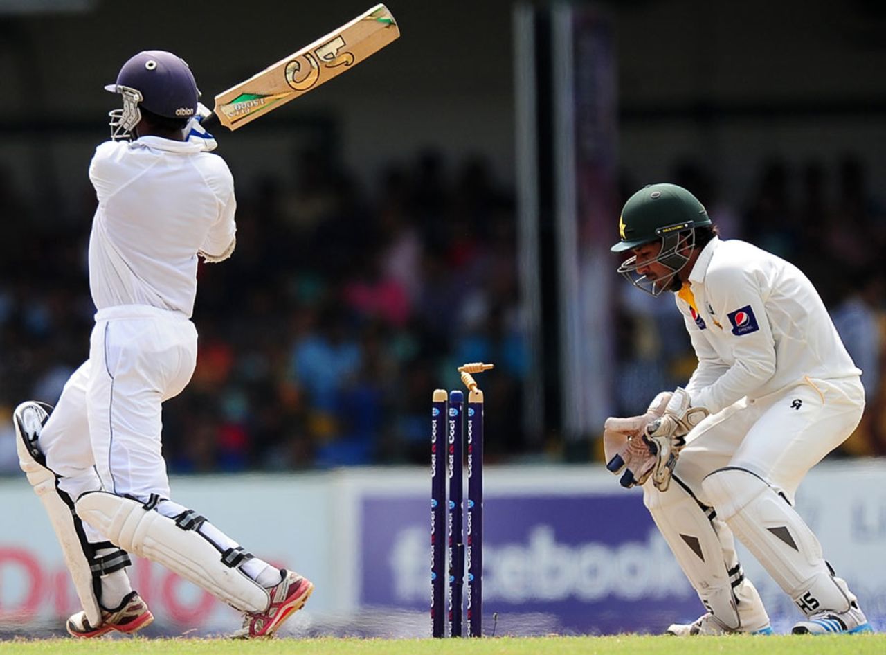 Upul Tharanga was bowled for 45, Sri Lanka v Pakistan, 2nd Test, Colombo, 3rd day, August 16, 2014