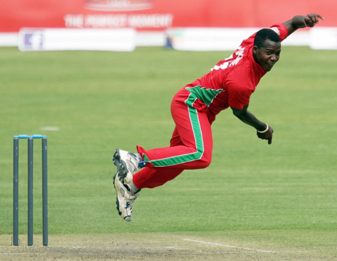 Luke Jongwe in his delivery stride, Zimbabwe v South Africa, 1st ODI, Bulawayo, August 17, 2014