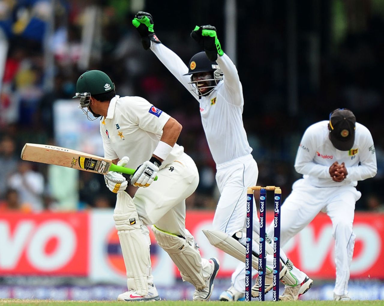 Mahela Jayawardene takes a catch at slip to dismiss Misbah-ul-Haq, Sri Lanka v Pakistan, 2nd Test, Colombo, 4th day, August 17, 2014