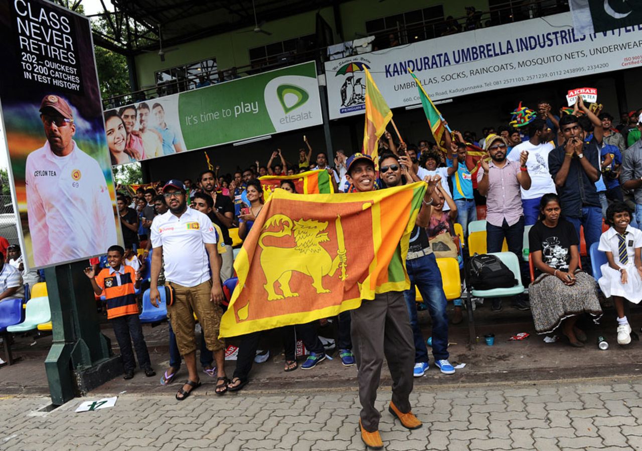 Sri Lankan fans had plenty to cheer, Sri Lanka v Pakistan, 2nd Test, Colombo, 4th day, August 17, 2014
